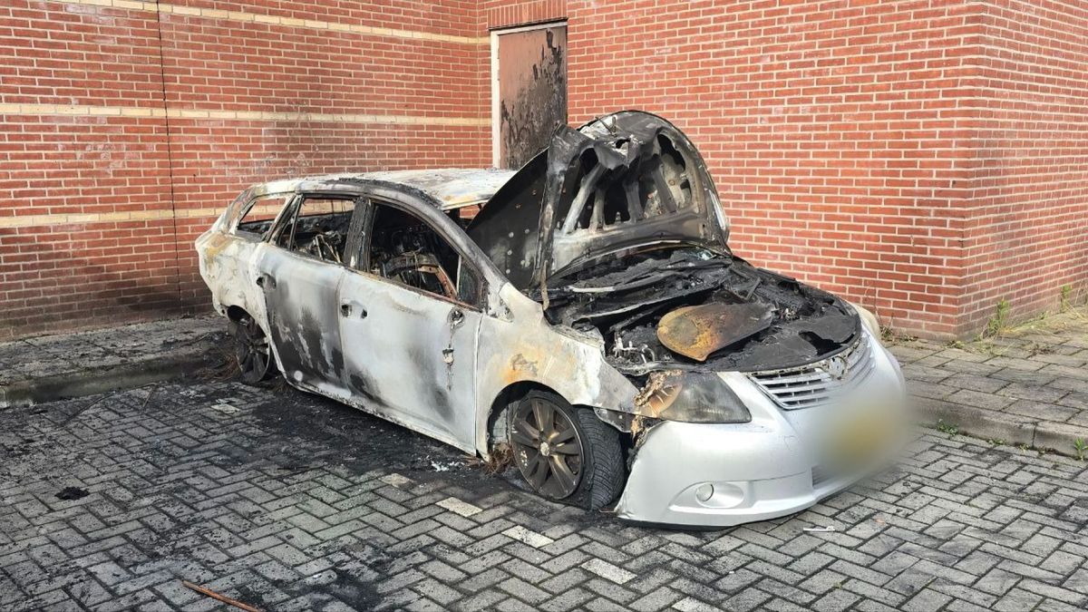 Schade aan sporthal na autobrand
