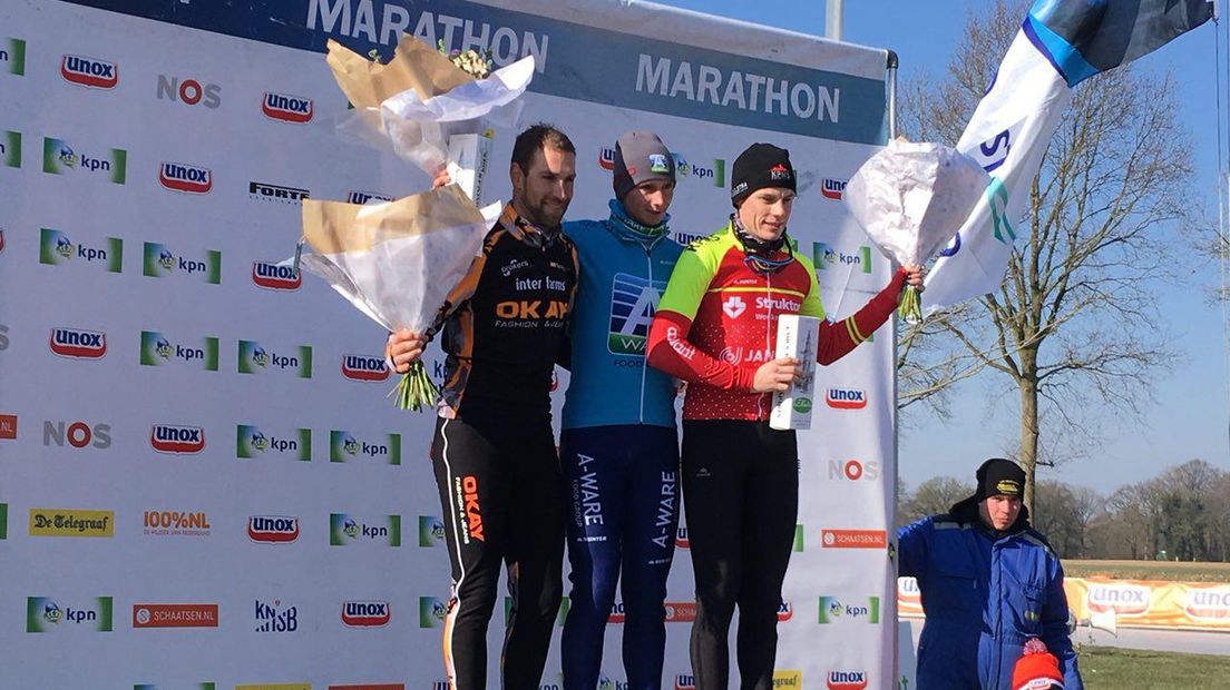 Het podium met Simon Schouten (midden), Crispijn Ariens (links) en Remco Schouten (rechts).