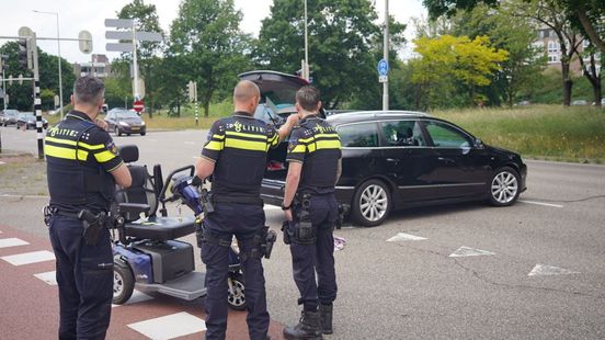 Vrouw op scootmobiel gewond na botsing in Nijmegen.