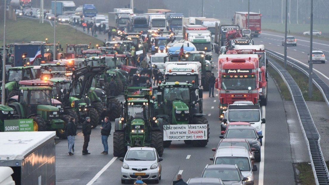Duitse boeren rijden ook mee (Rechten: De Vries Media)