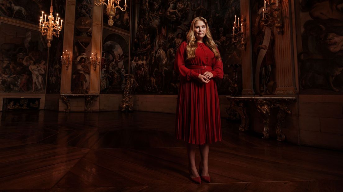 De Rijksvoorlichtingsdienst heeft vanwege Amalia's achttiende verjaardag een nieuwe serie portretten van de prinses gepubliceerd.