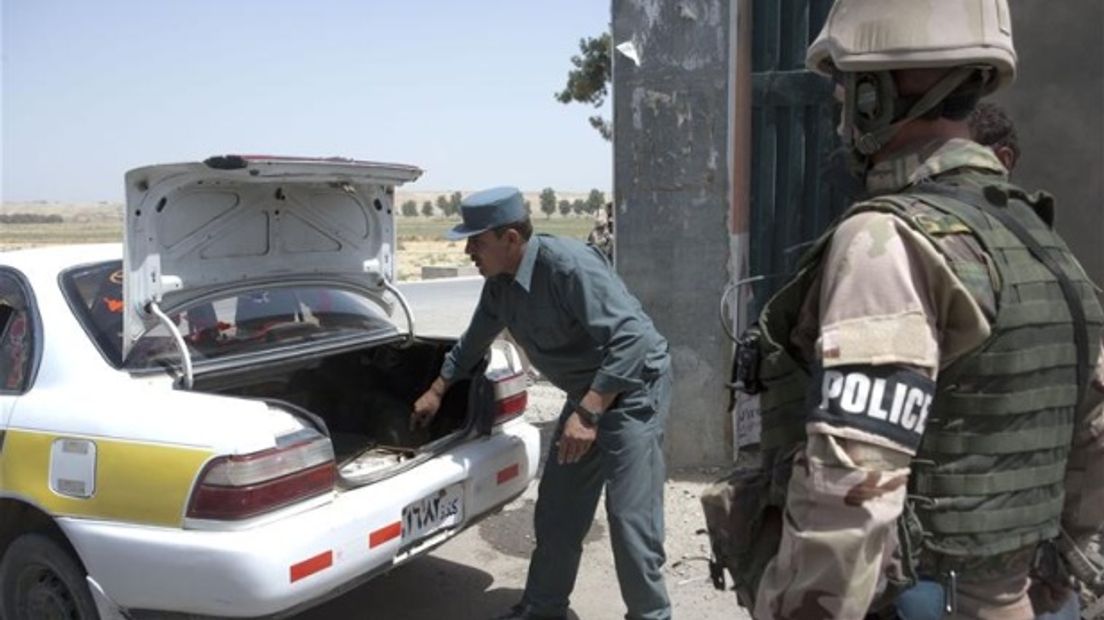 Nederlandse militair aan het werk in Kunduz.