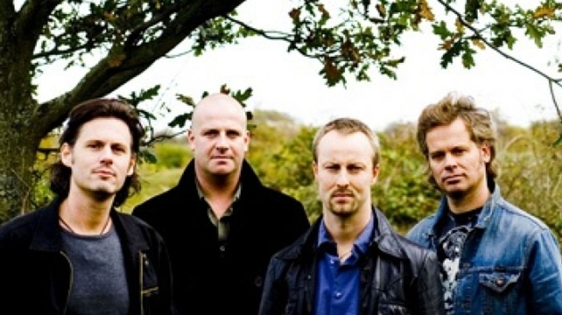 BLØF eert overleden drummer met extra concert Omroep Zeeland