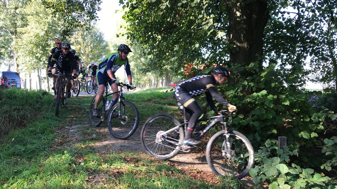 De mountainbikeroute in Zuid-Beveland heeft van alles wat: verharde en onverharde wegen, bossen