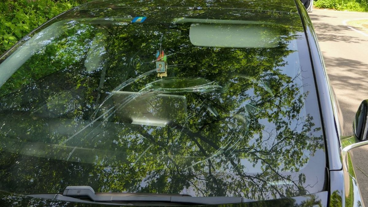 112 Nieuws: Wielrenner in Enschede geschept door auto | Traumahelikopter opgeroepen bij ernstig onge