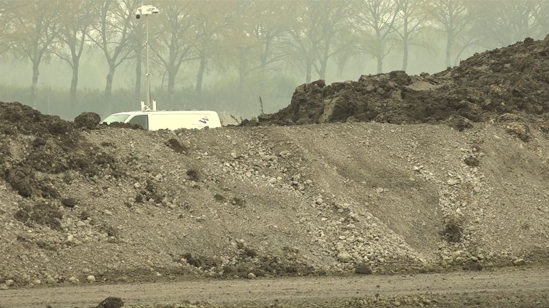 Archiefbeeld van de staalslakken bij golfterrein Spijk.