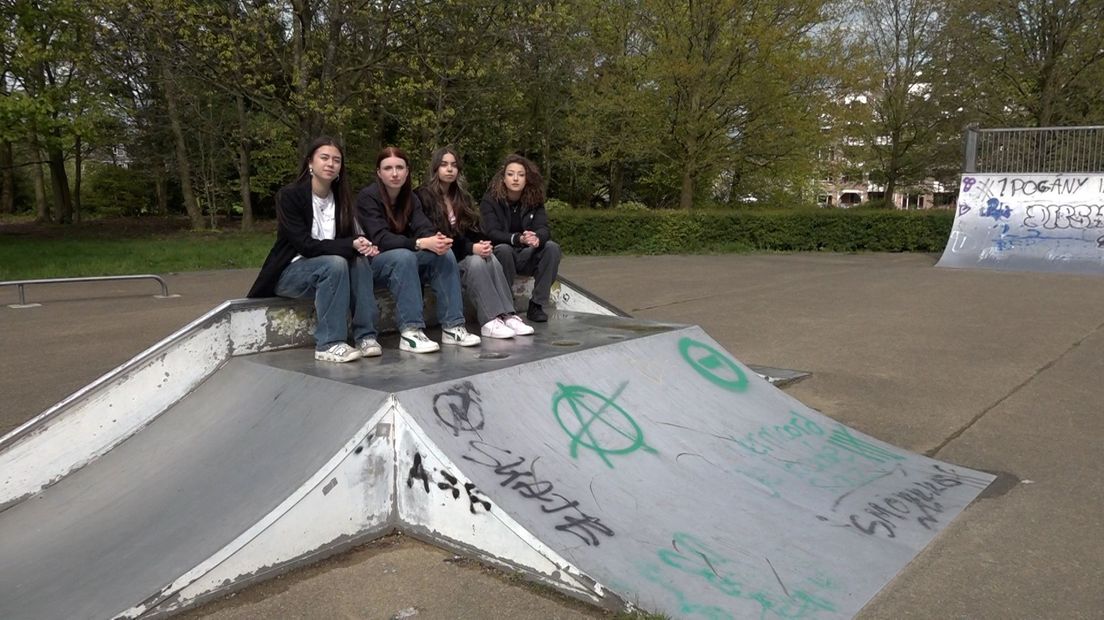 De skatebaan in het Matenpark heeft verbeterpunten, vinden Giulietta, Jessie, Alexia en Iris.