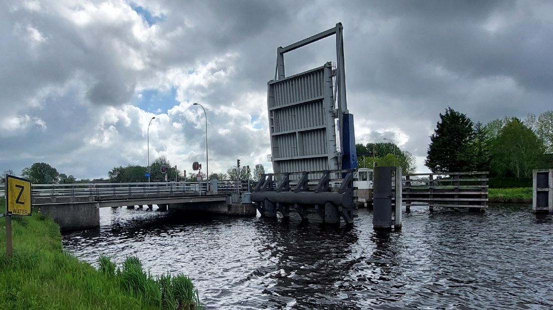 De brug staat woensdagochtend omhoog