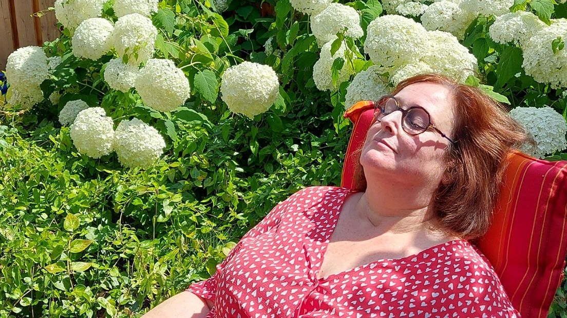 Met warme temperaturen heeft Corry van Keulen minder last van haar reuma