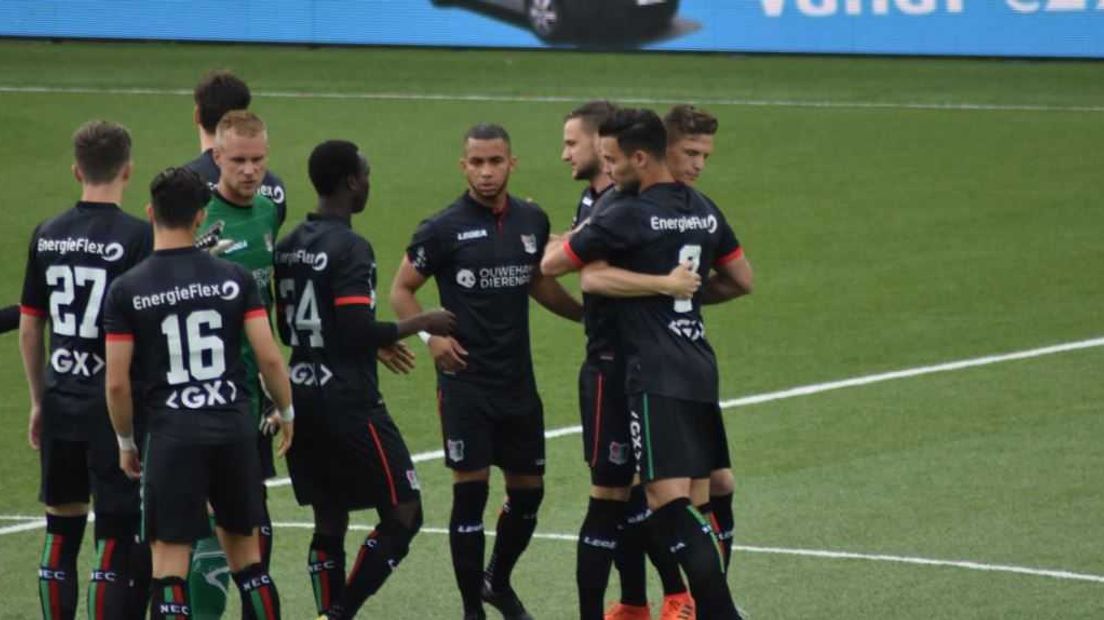 NEC kwam in De Kuip duidelijk tekort tegen koploper Feyenoord. Het werd 4-0 en daar viel weinig op af te dingen.