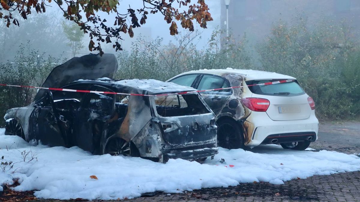 112 Nieuws: Auto brandt volledig uit in Denekamp