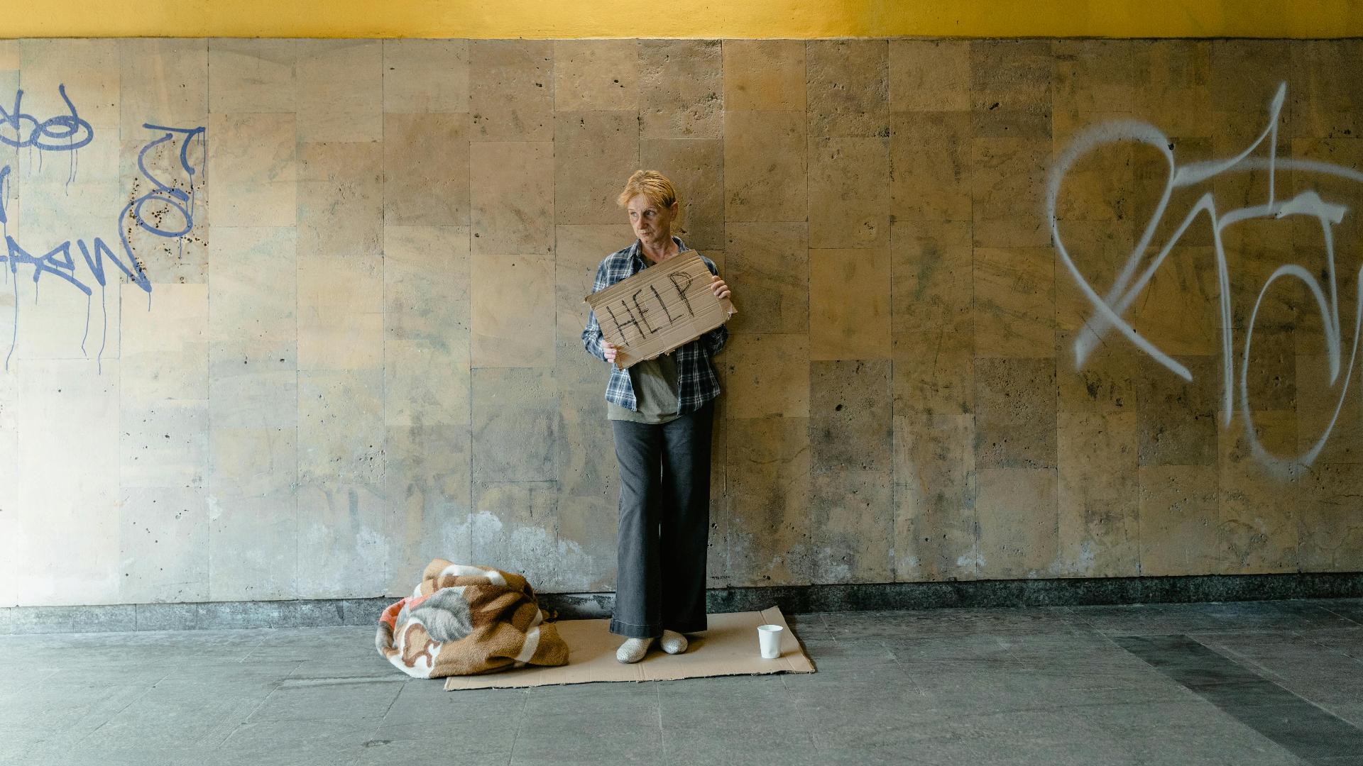 Het aantal bedelaars in Rotterdam is nog altijd hoog.