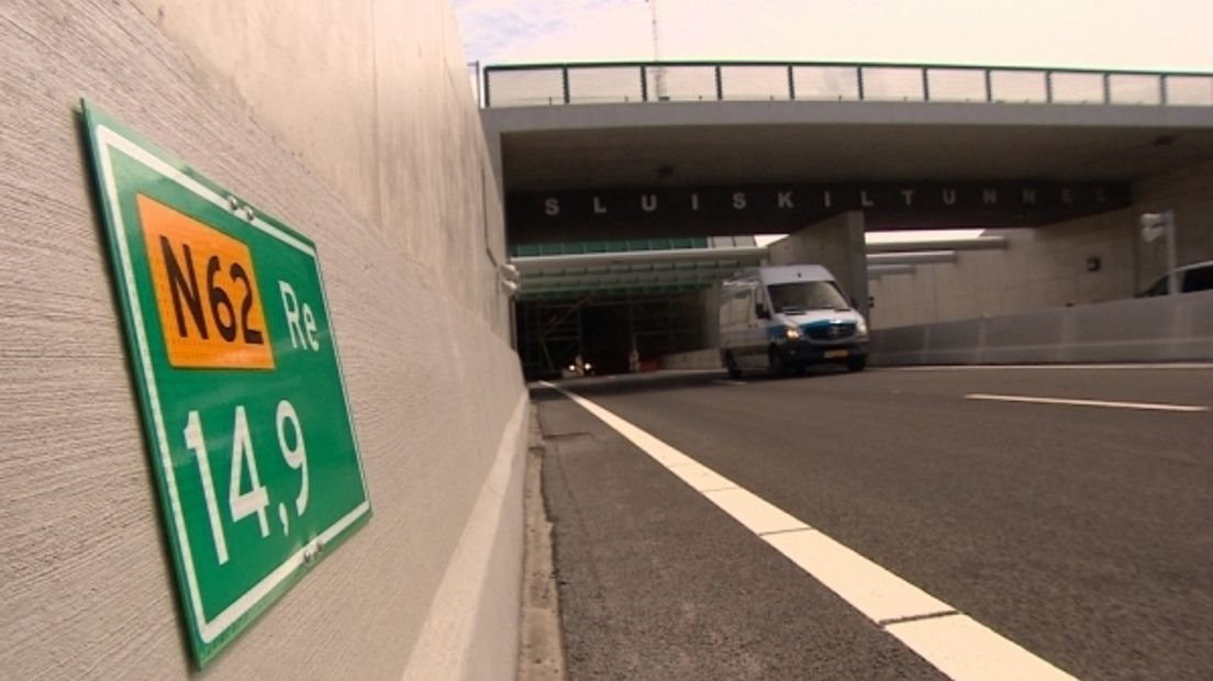 Sluiskiltunnel een uur dicht door ongeval