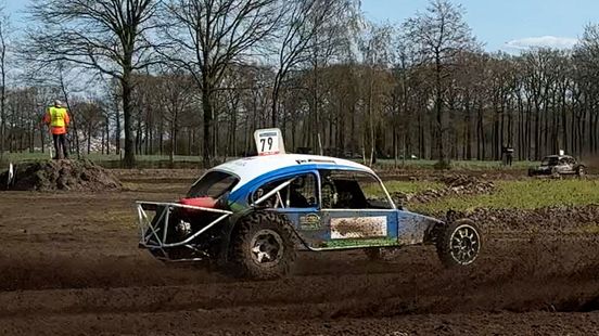 Paascross in plaats van paasbrunch: 'Beetje zandhappen'