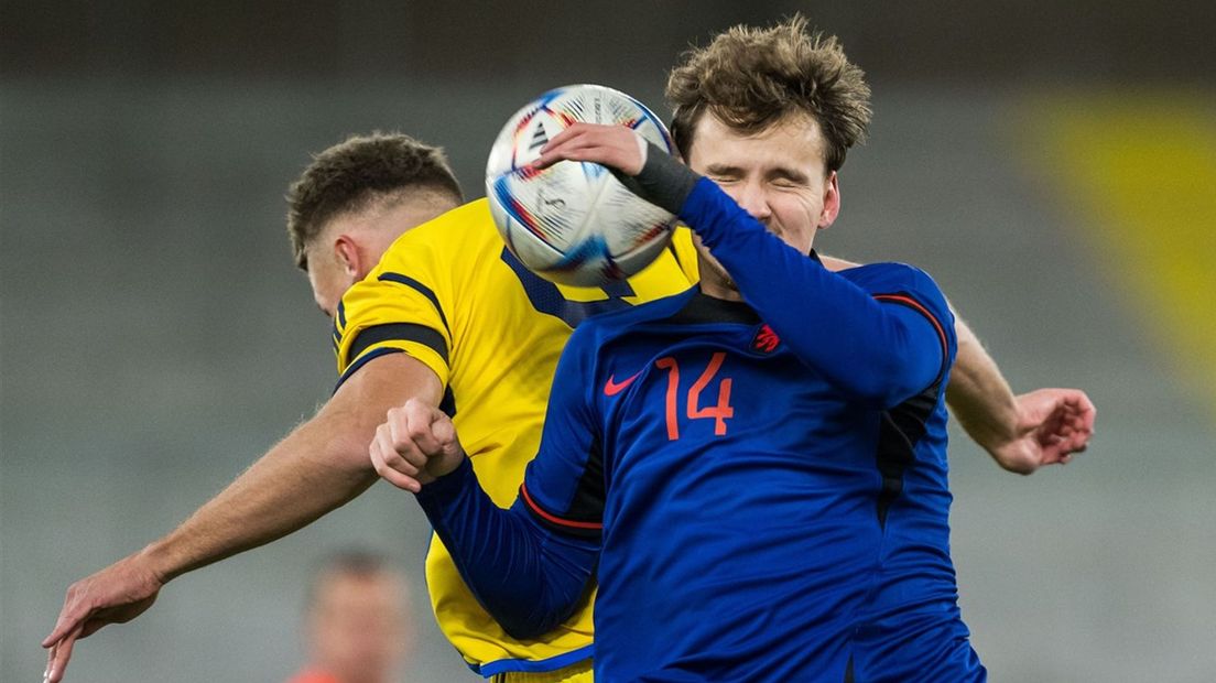 Rav van den Berg in actie tegen Zweden