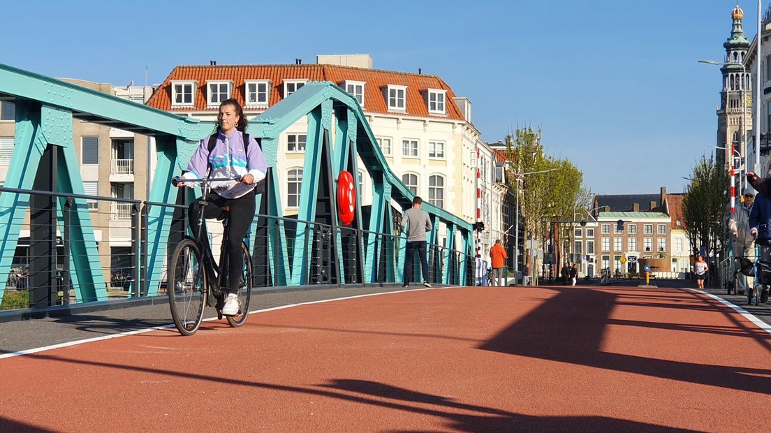 Patinagroene Stationsbrug weer in gebruik