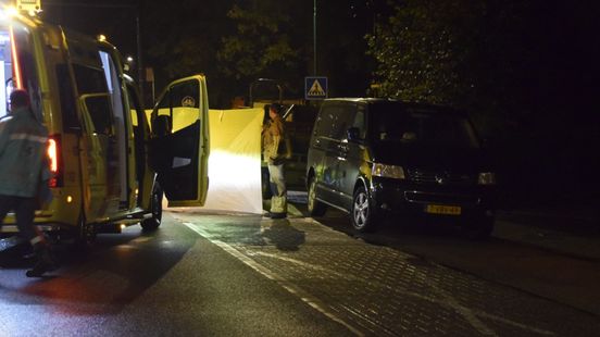 Dodelijk ongeluk met fietser in Dorpsstraat Renswoude. Dodelijk ongeluk met fietser in Dorpsstraat Renswoude.