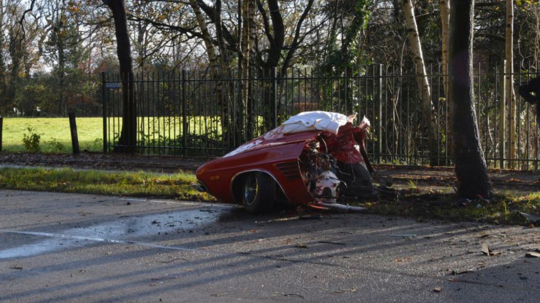 De oldtimer brak in tweeën (Rechten: Martin Druppers / 112eelde.nl)