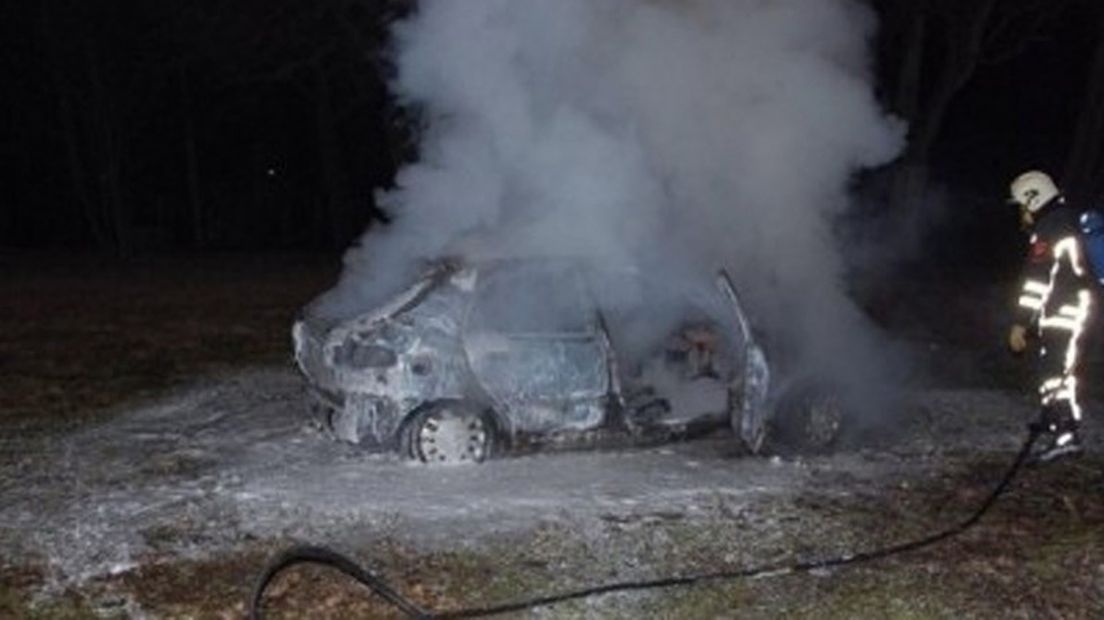De uitgebrande auto van Halil Erol.