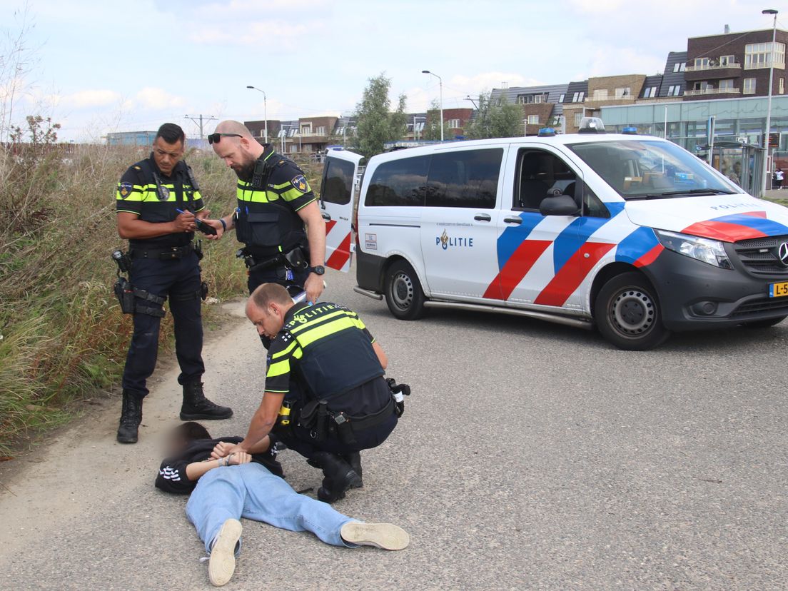 De jonge dader werd vlakbij metrostation aangehouden.