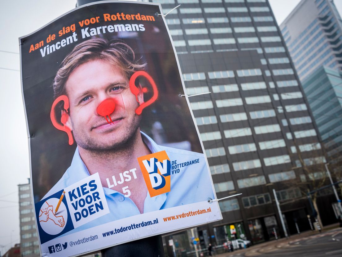 Veel verkiezingsborden in Rotterdam zijn beklad, maar kunnen nog steeds hergebruikt worden.