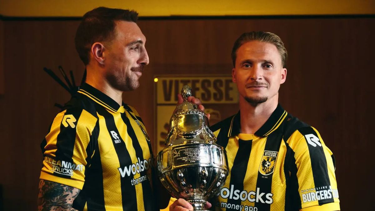 Vitesse presenteert nieuw tenue op fandag • Niemeijer naar Volendam