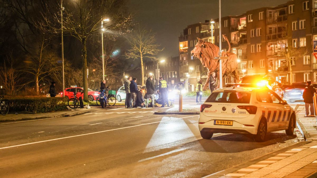 Scooterrijder komt ten val in Amersfoort, omstanders leiden verkeer om