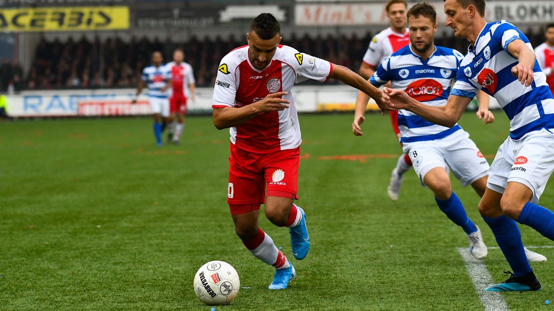 Ahmed el Azzouti in de derby van vorig seizoen