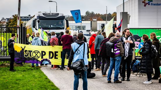 Betoging tegen de uitbuiting van koeien bij zuivelfabriek