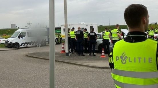 Politie betrapt automobilist met 220 illegale vapes met smaakjes