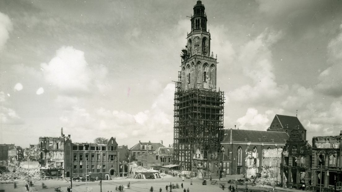 De Martinitoren in 1945