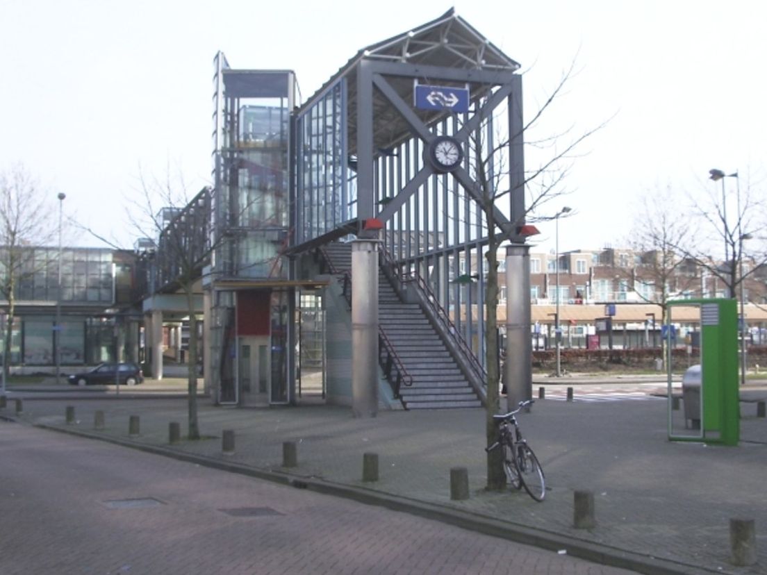 Bij station Rotterdam-Zuid werd de transactie afgesloten en jonge verdachte ingerekend.