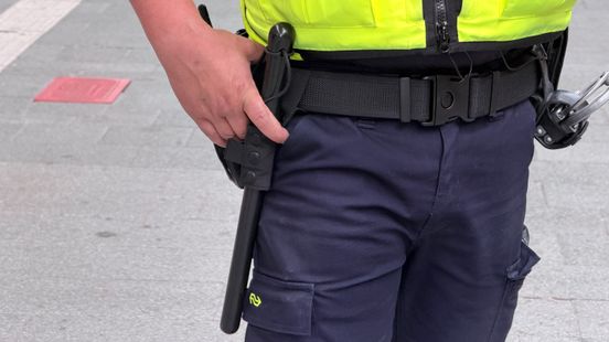 Leon hoopt dat wapenstok bijdraagt aan minder agressie op station en in de trein Home