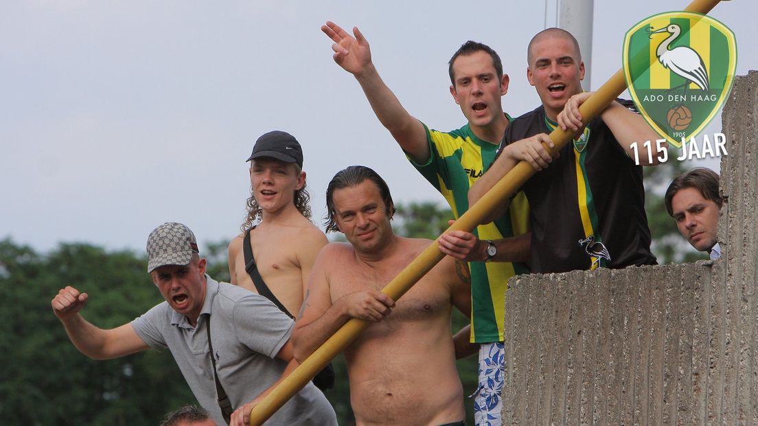 ADO-supporters tijdens de Europese uitwedstrijd tegen Tauras uit Litouwen