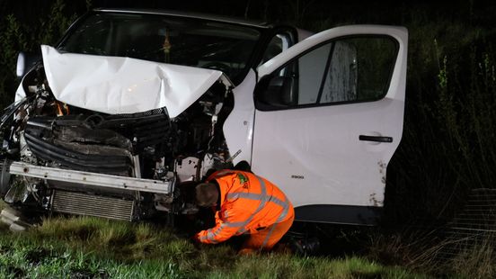 Bestelbus zwaar beschadigd na ongeval op A73 Nieuws