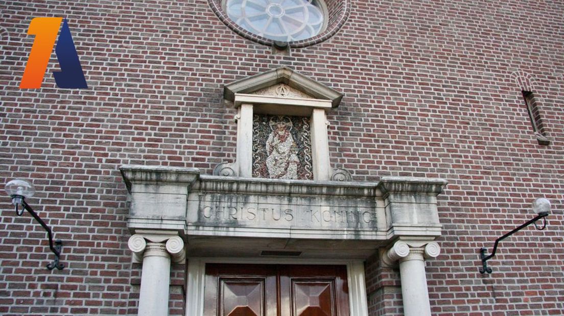 De Lieveldse r.k.-kerk heeft mooie elementen in het interieur en exterieur die herinneren aan de stichting van het kerkgebouw.