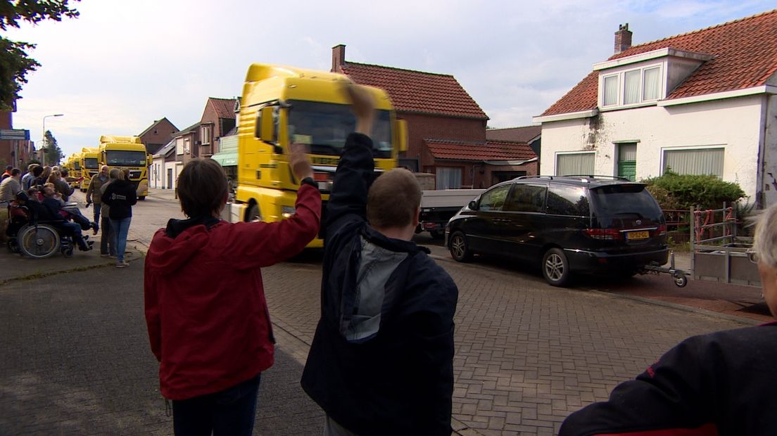 Lachen, zwaaien en toeteren bij dertigste editie Truckroll
