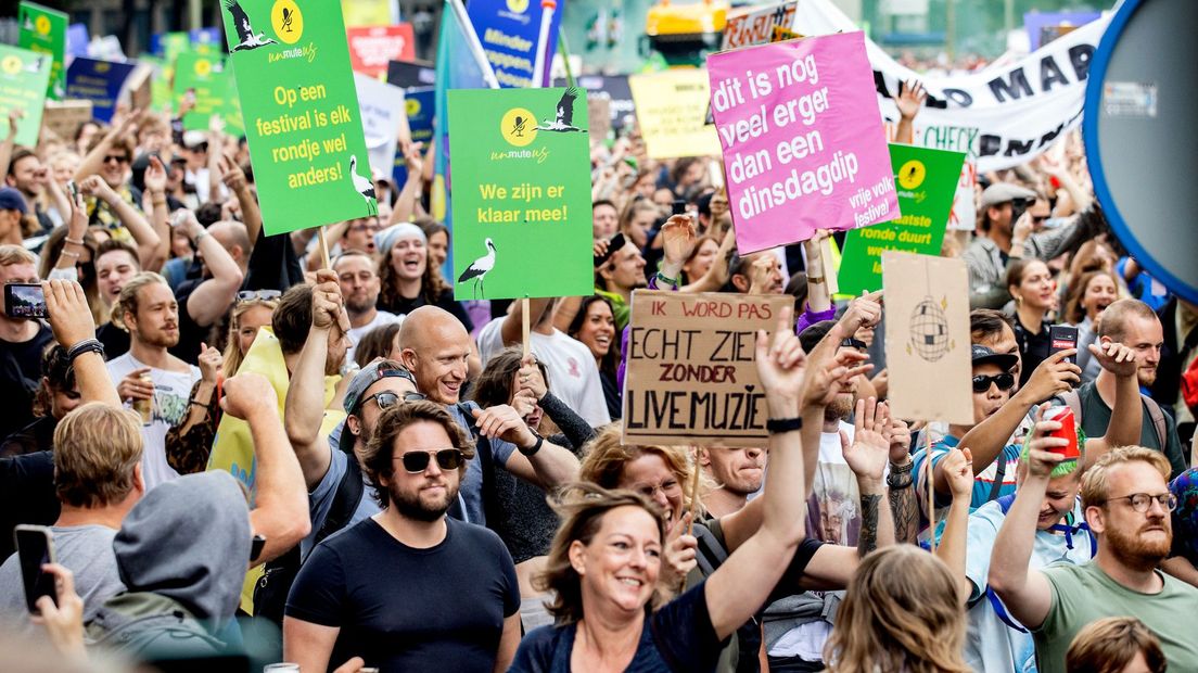 Deelnemers aan de protestmars Unmute Us in Den Haag