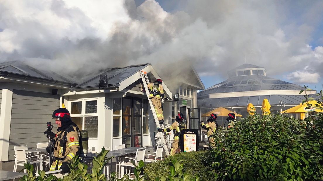 Veel rook bij brand op vakantiepark in Kamperland
