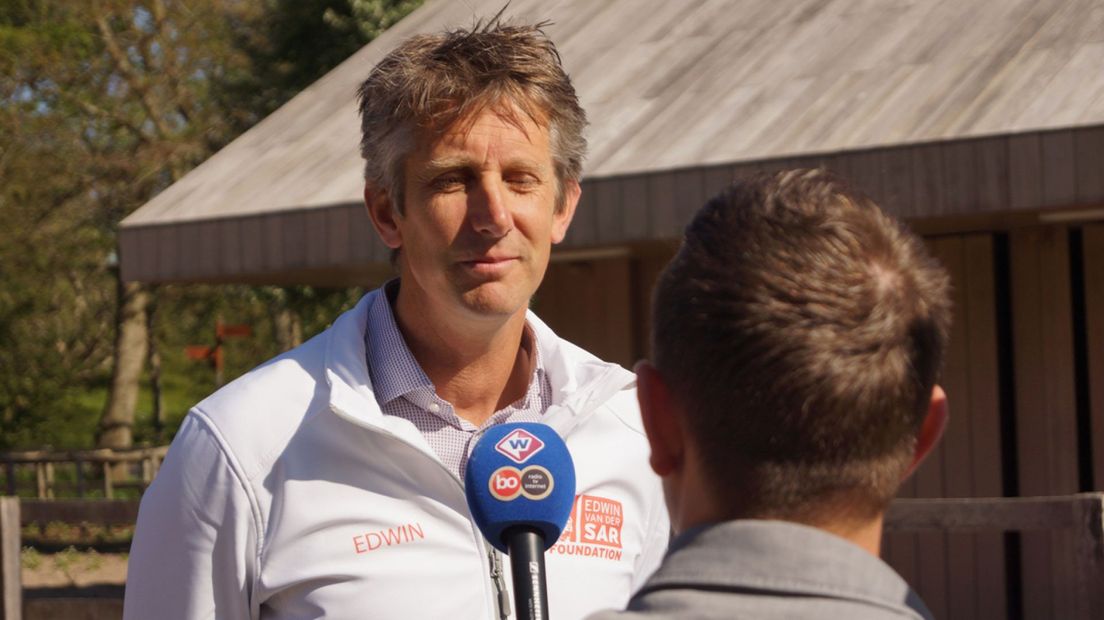 Edwin van der Sar staat Omroep West en Bollenstreek Omroep te woord