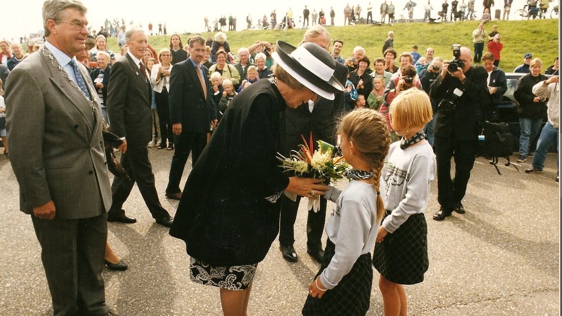 1998 - Prinses Beatrix brengt een bezoek aan Terneuzen voor de bouw van de Westerscheldetunnel