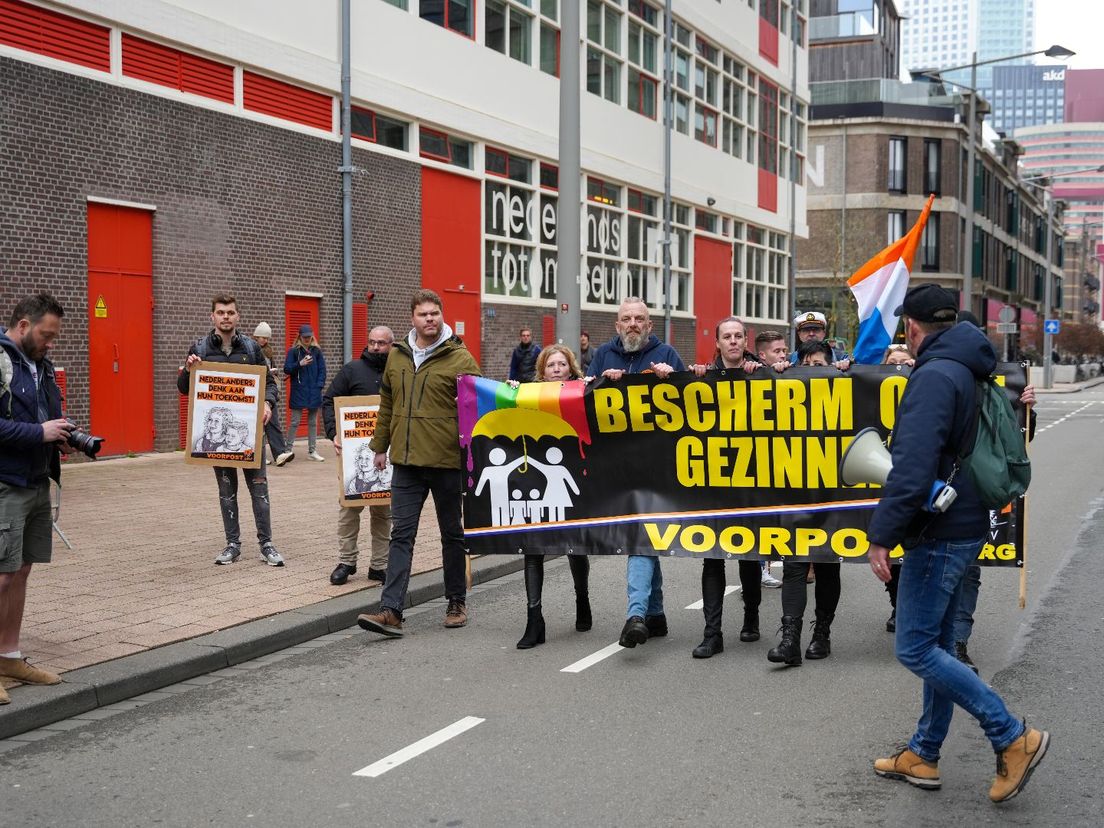 Demonstranten van het extreemrechtse Voorpost