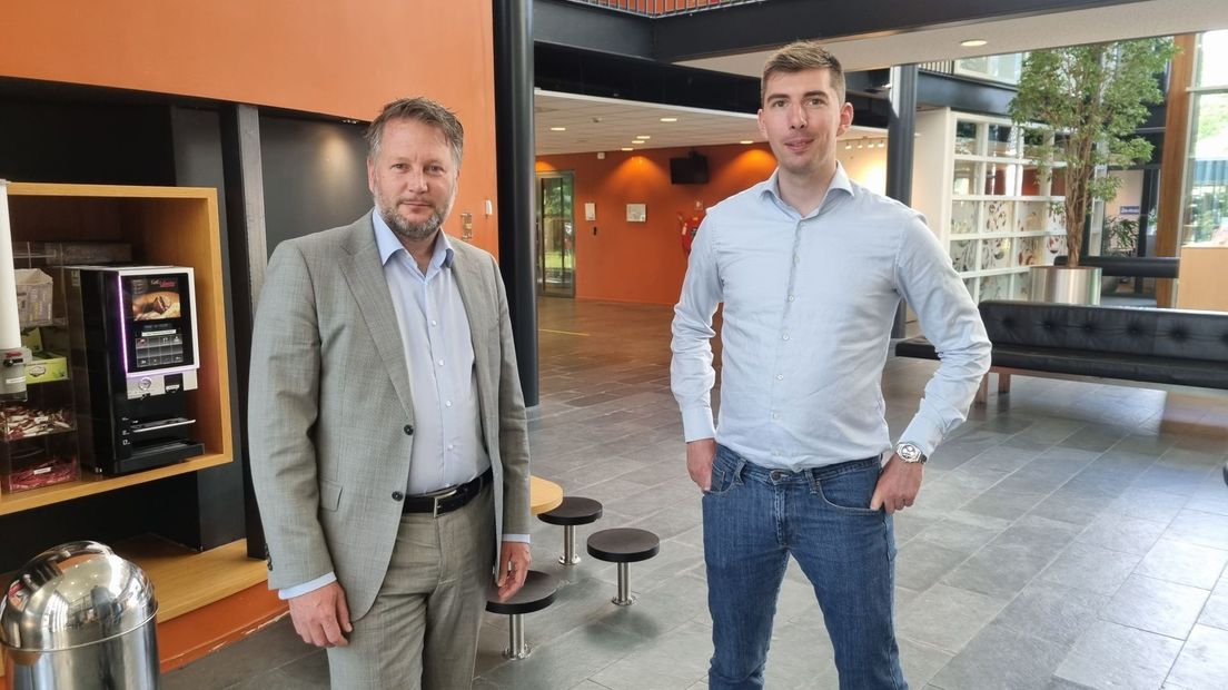Burgemeester Martijn Dadema (links) met jurist Max Hazekamp