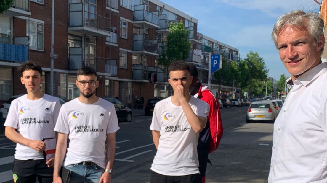 Gedeputeerde Botjer hoort in Haagse Schilderswijk energie-ambassadeurs aan