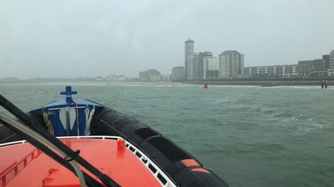 KNRM rukt uit voor vrouw bij boulevard van Vlissingen