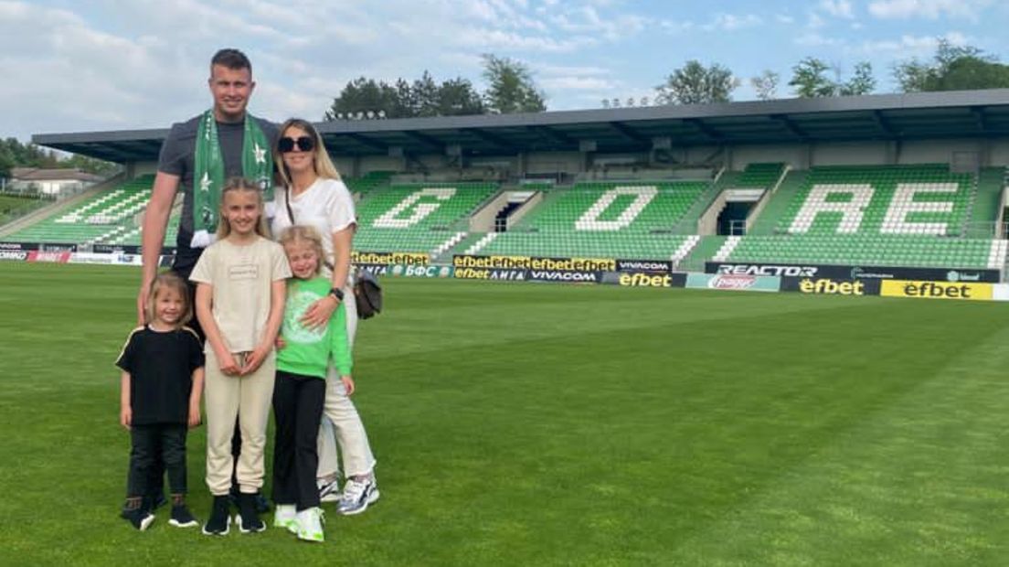 Sergio Padt en zijn gezin in het stadion van Ludogorets