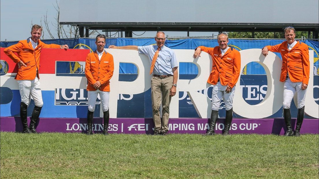 Het Nederlandse team springruiters