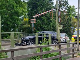 112 Nieuws: Motorrijder raakt gewond bij ongeval in Enschede