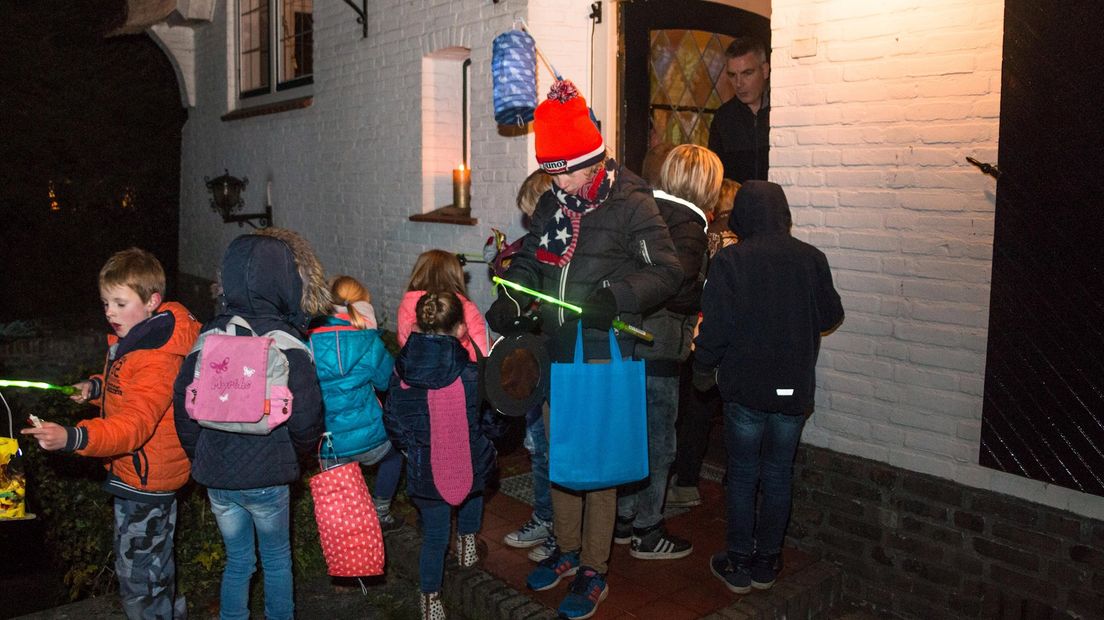 Snoep, lampionnen en liedjes in Overijssel vanavond