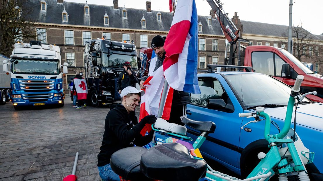De truckers verzamelen zich bij het Binnenhof